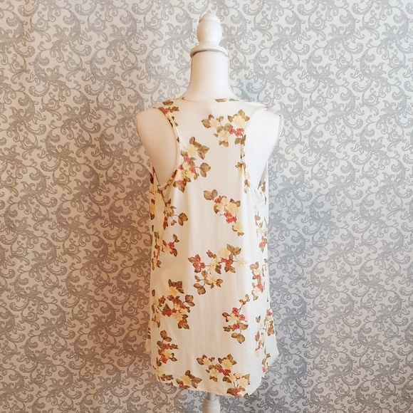 Beautiful Soft Floral Tank - Picture 2 of 3